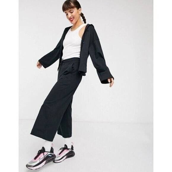 Nike Black Premium Tonal Cropped Wide Leg Sweatpants M - Picture 1 of 5